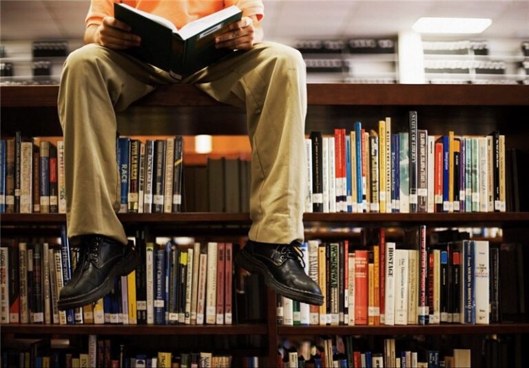 چگونه دانش‌آموزان دبیرستانی را به کتاب‌خوانی علاقه‌مند کنیم؟